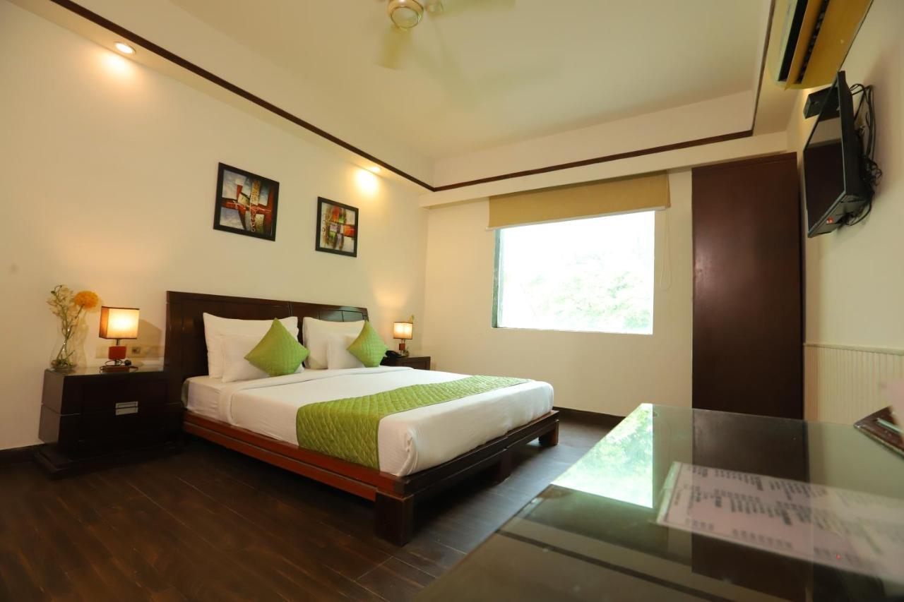 Hotel The Picasso Residency - Naraina Nové Dillí Exteriér fotografie
